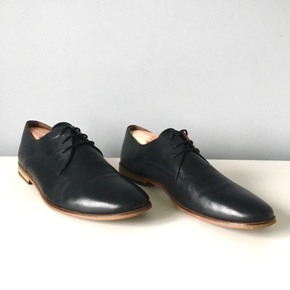Red Tape Oxford Dress Shoes (sz 10.5)